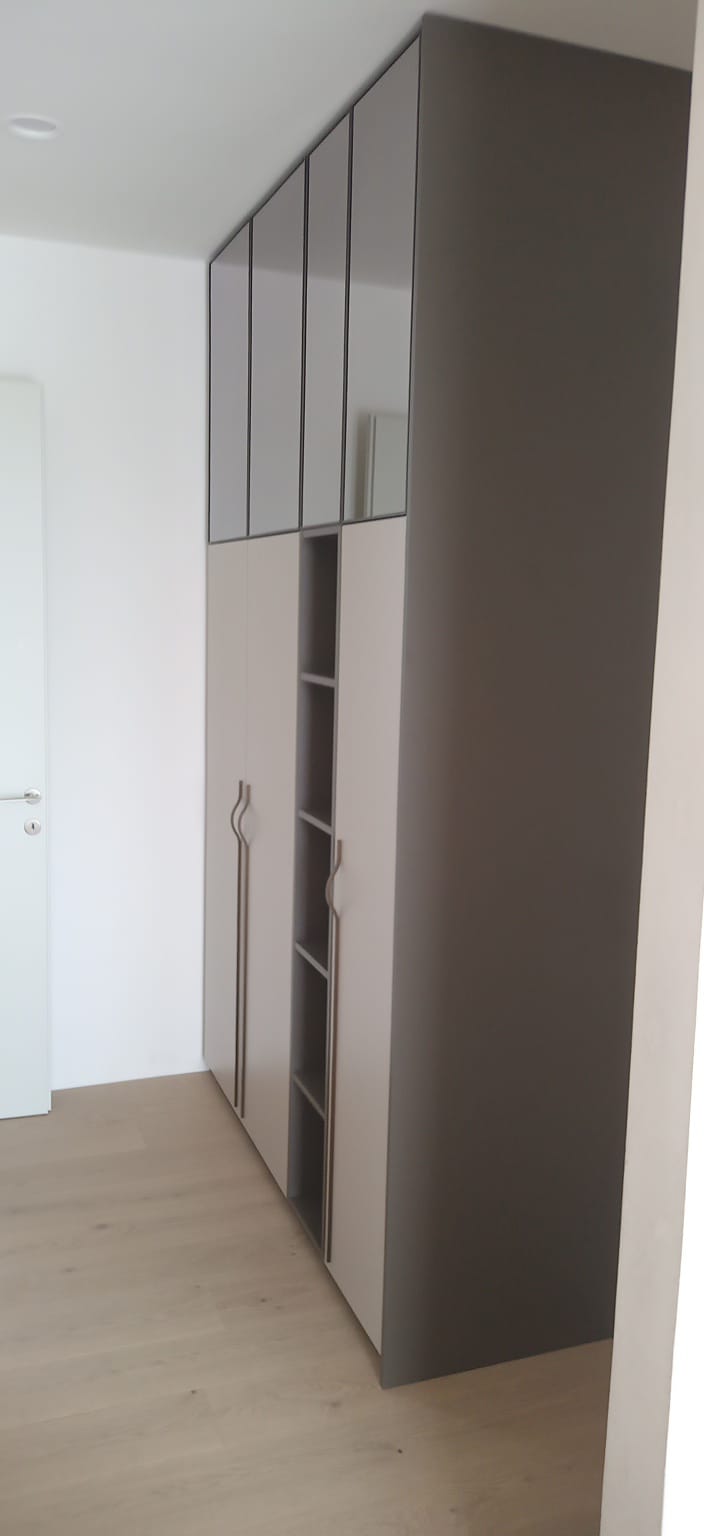 Vestavěné skříně a šatníky — 9