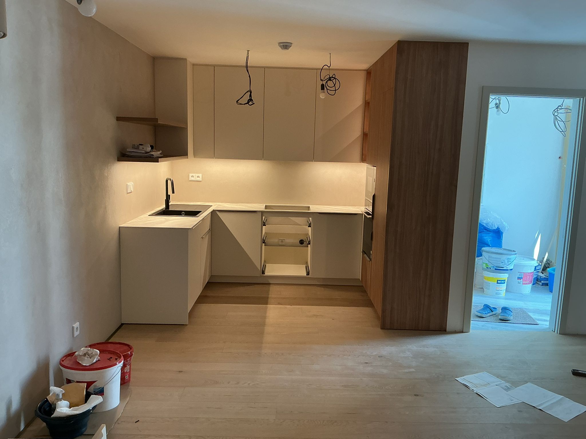 Kuchyně a obývací stěny — realizace 2