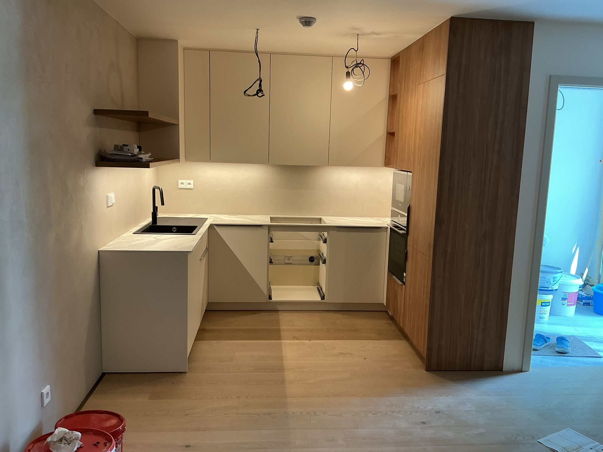 Kuchyně a obývací stěny — realizace 3