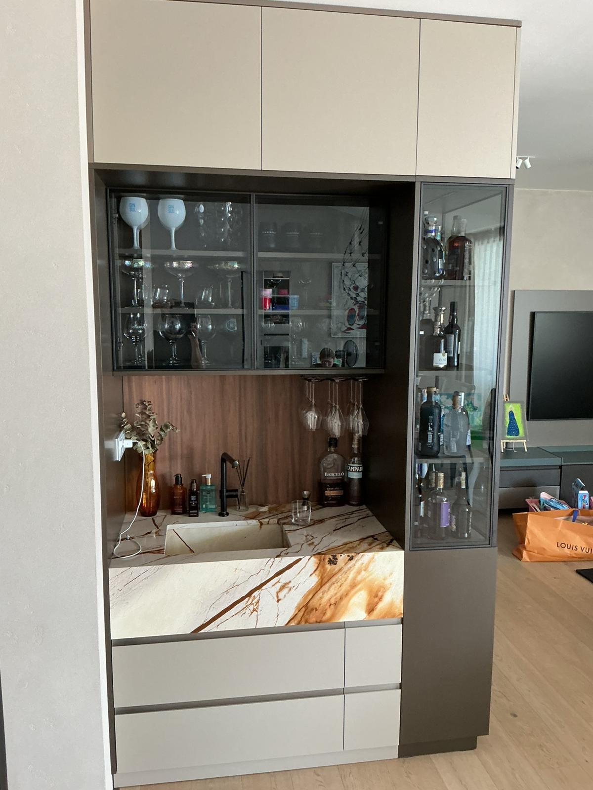 Kuchyně a obývací stěny — realizace 10