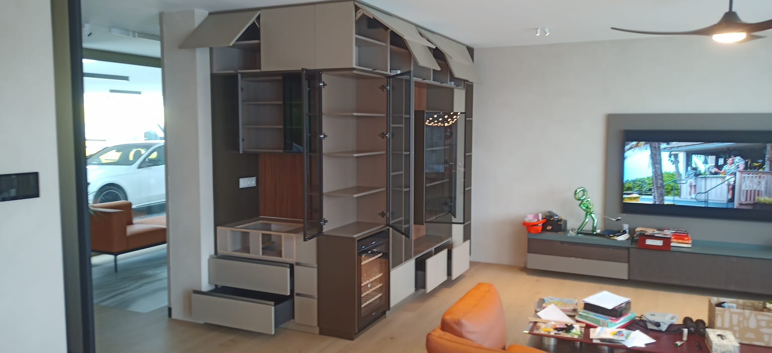 Kuchyně a obývací stěny — realizace 12